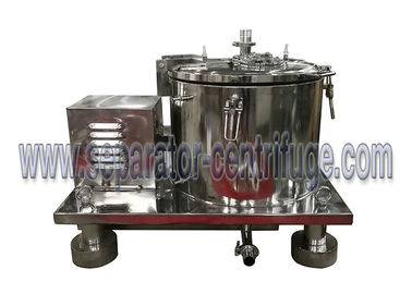 O mergulho do material seco no álcool etílico e seca pelo centrifugador de alta velocidade para o processo do óleo essencial